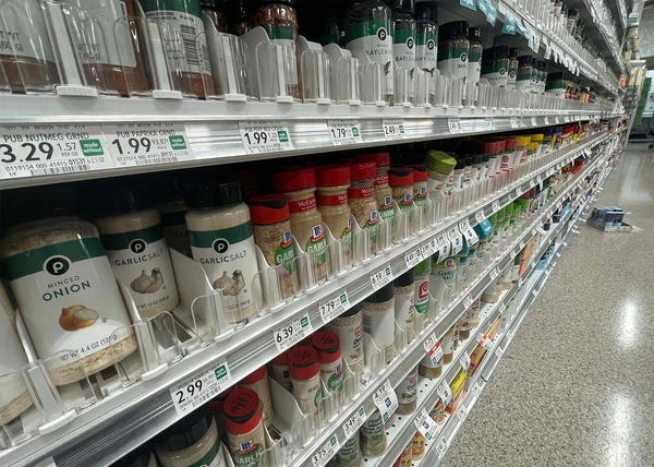 the spice aisle in the grocery store