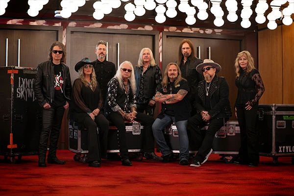 Lynyrd Skynyrd: Johnny Van Zant, Rickey Medlocke, Damon Johnson, Mark “Sparky” Matejka, Michael Cartellone, Robbie Harrington, Peter Keys, Carol Chase, and Stacy Plunk. 