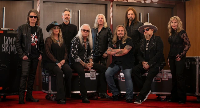 Lynyrd Skynyrd: Johnny Van Zant, Rickey Medlocke, Damon Johnson, Mark “Sparky” Matejka, Michael Cartellone, Robbie Harrington, Peter Keys, Carol Chase and Stacy Plunk