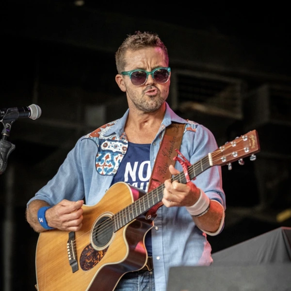 Ray Johnston performs in No Bad Days Shirt