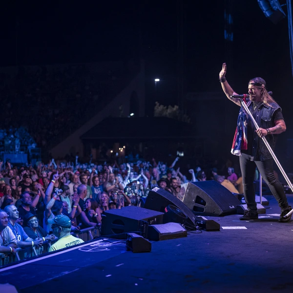 Johnny Van Zant on stage