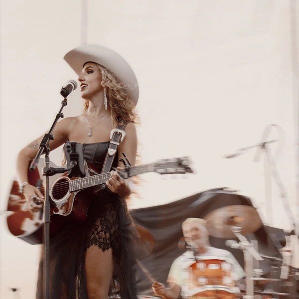 Sydney Hansen performing